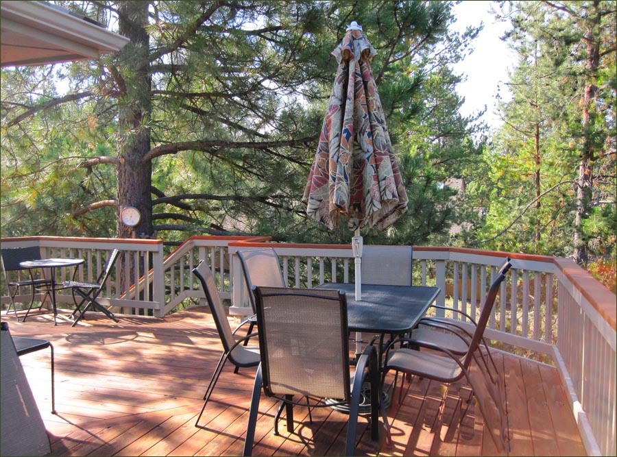 Sunriver rental large deck with gas barbecue grill, dining and lounge furnishings.