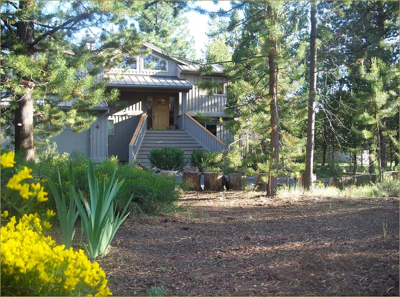 Great for family reunions, Central Oregon 3 Bedroom Sunriver vacation rental home sleeps 10!